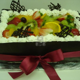 Ovocný dort s čokoládovou manžetou