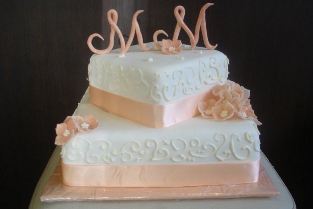 Svatební dort s hortenziemi
