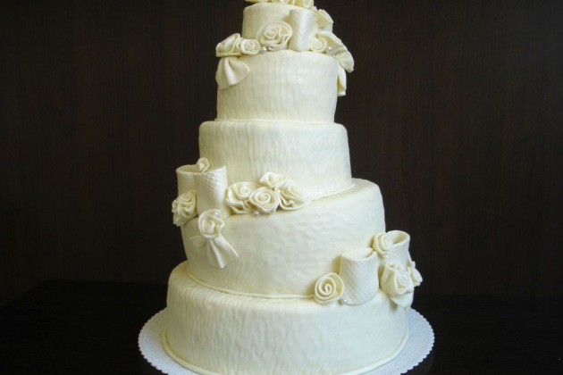 Svatební Topsy turvy cake