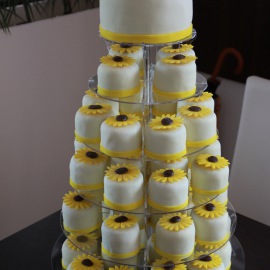 Svatební dort z minidortíčků
