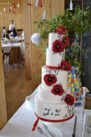 Svatební dort s vlčími máky