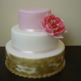 Svatební dort růžovo-zlatý s pivoňkou