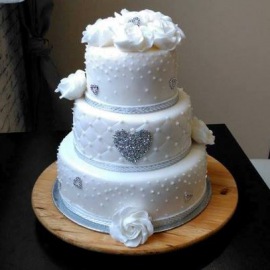 Svatební bílo stříbrný dort