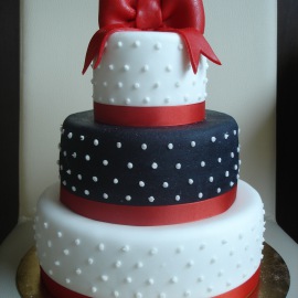 Svatební dort bílá, černá, červená