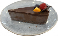 Čokoládový cheesecake s ovocem