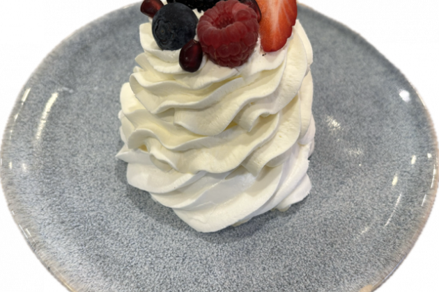 Pavlova se šlehačkou