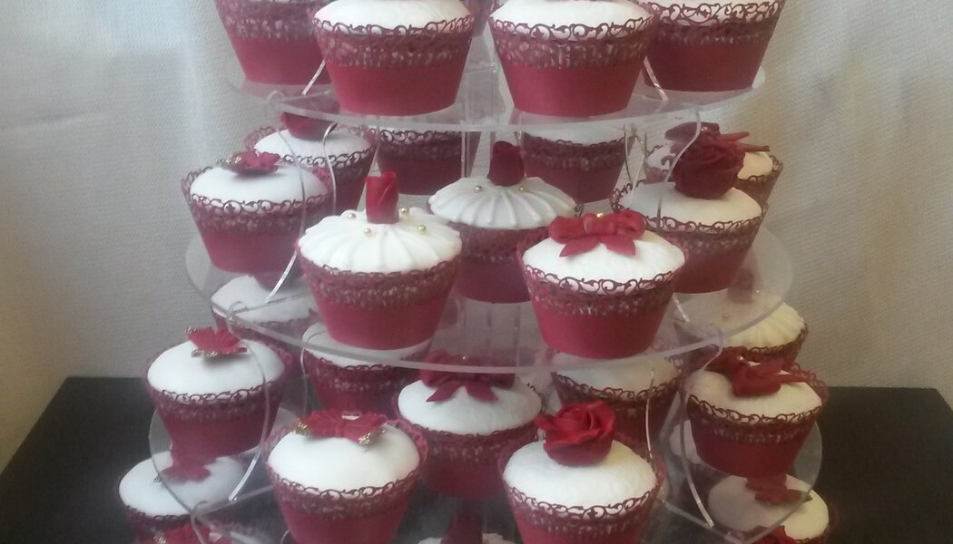 Svatební cupcakes s krémem - vínová