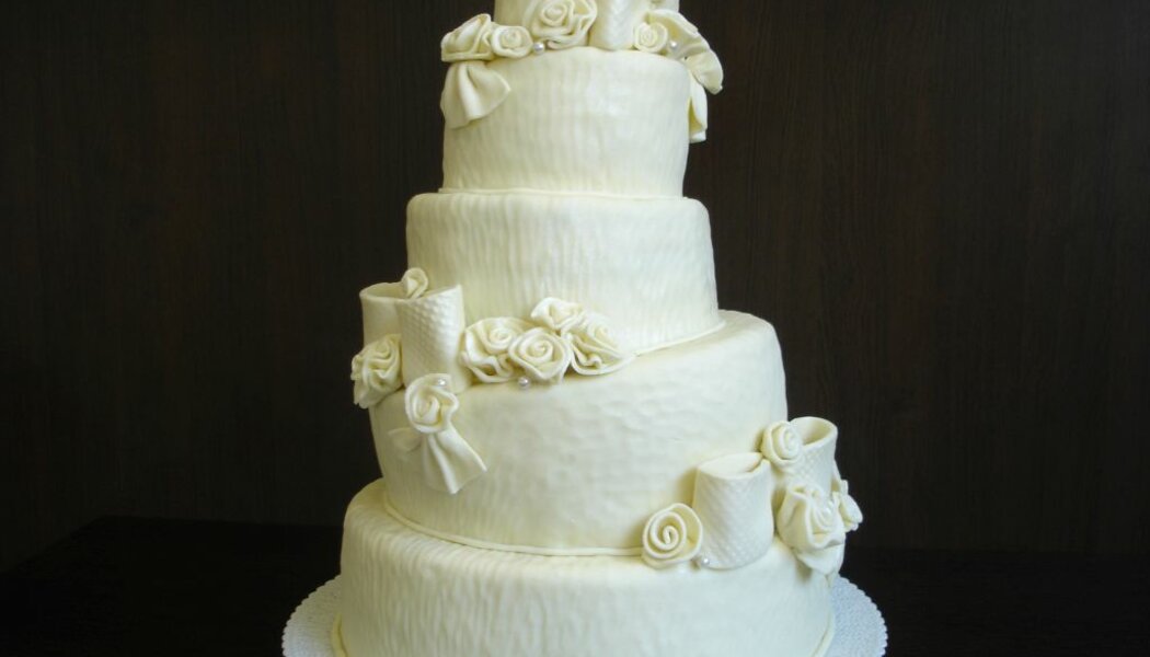 Svatební Topsy turvy cake