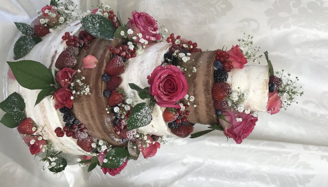 Naked cake s květinami
