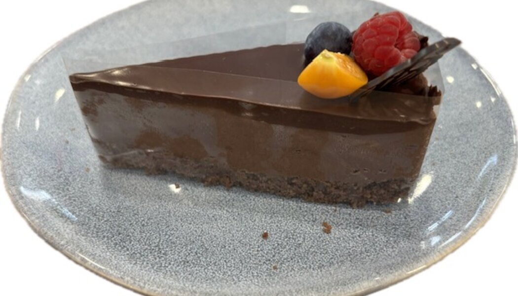 Čokoládový cheesecake s ovocem