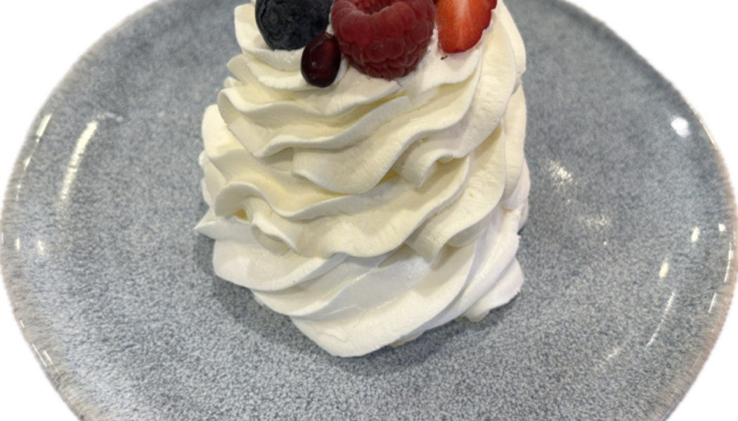 Pavlova se šlehačkou