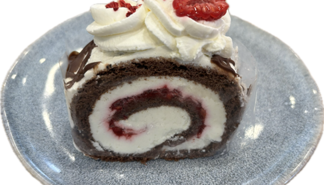 Šlehačková roláda s ovocem