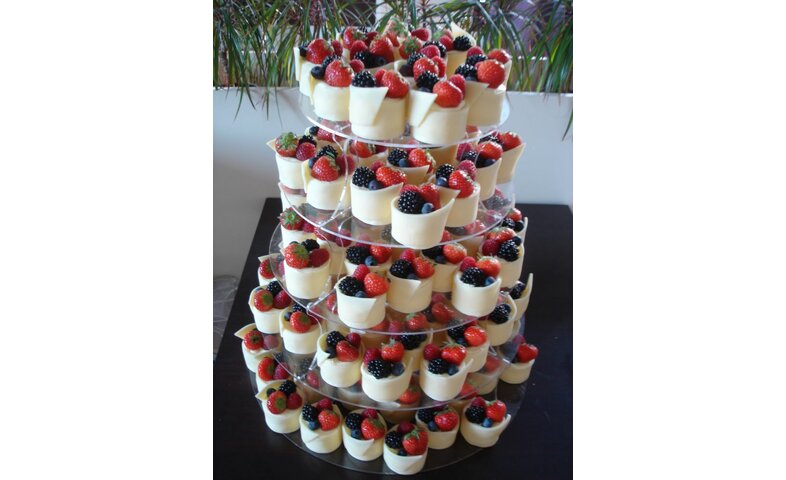 Ovocné minidortíky na stojanu Ovocné minidortíky na stojanu