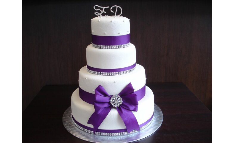 Dort s fialovou mašlí a kamínky