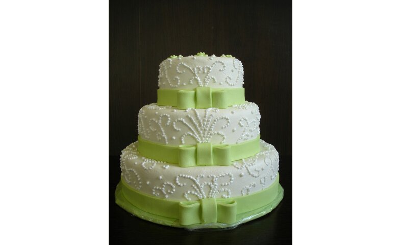 Zelenkavý dort s bílkovým zdobením Zelenkavý dort s bílkovým zdobením