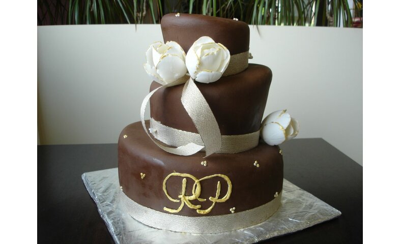 Hnědo-zlatý dort s tulipány Hnědo-zlatý dort s tulipány