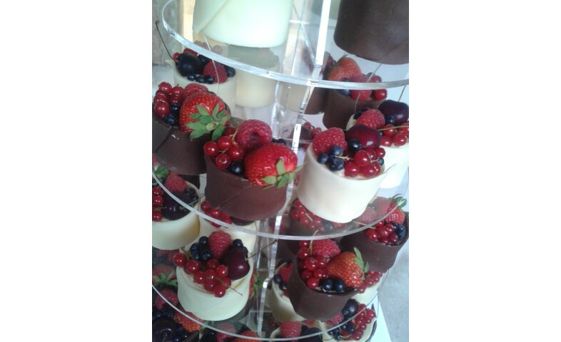 Minidortíčky s plastickou bílou a tmavou čokoládou Minidortíčky s plastickou bílou a tmavou čokoládou