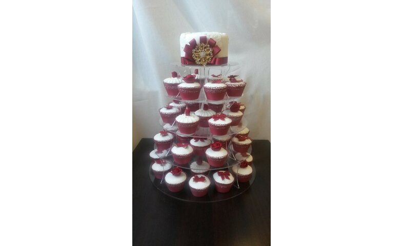 Svatební cupcakes s krémem - vínová