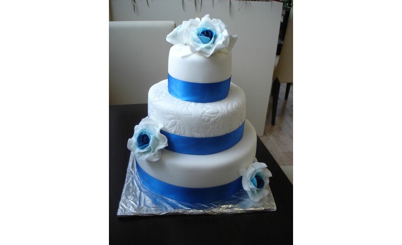 Svatební dort modro bílý Svatební dort modro bílý