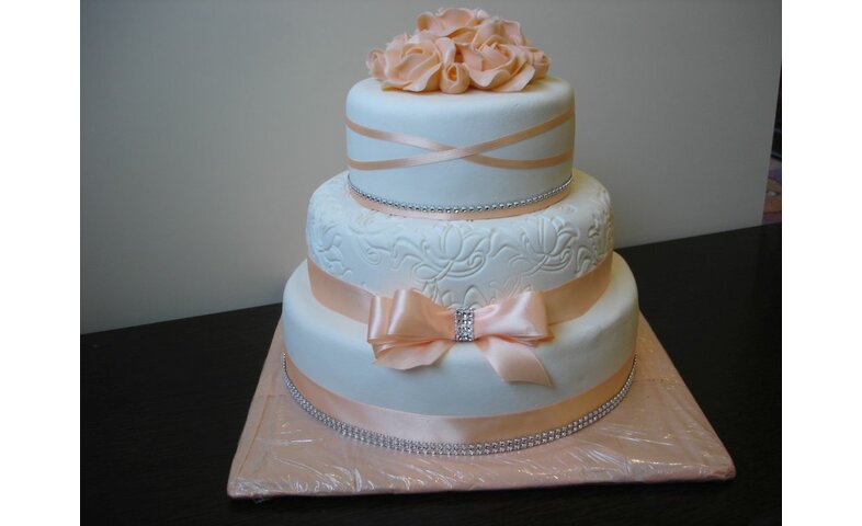 Svatební s meruňkovými růžemi