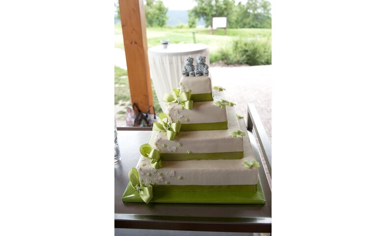 Čtyřpatrový svatební dort s medvídky