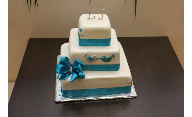 Svatební dort tyrkysový s ptáčky