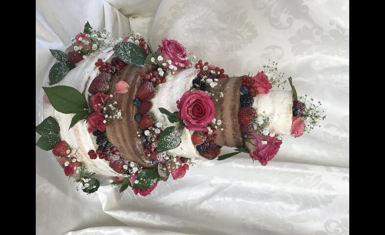 Naked cake s květinami