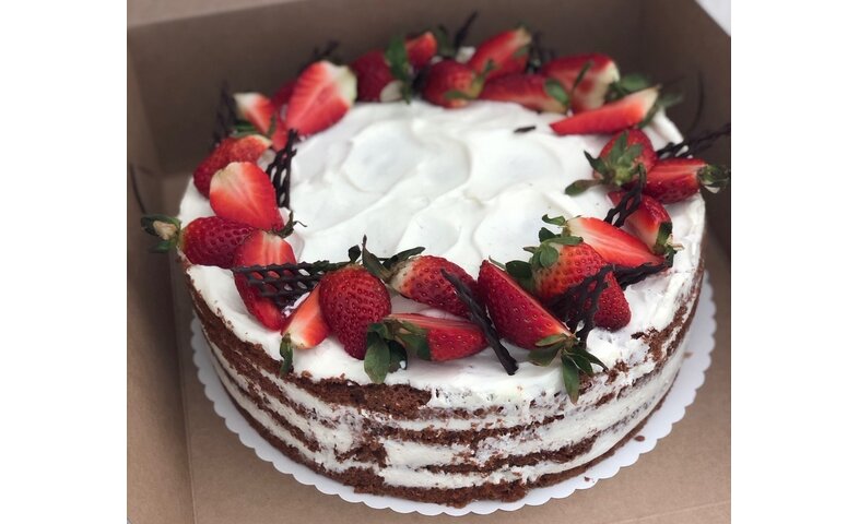 Naked cake - "nahý dort" s jahodami