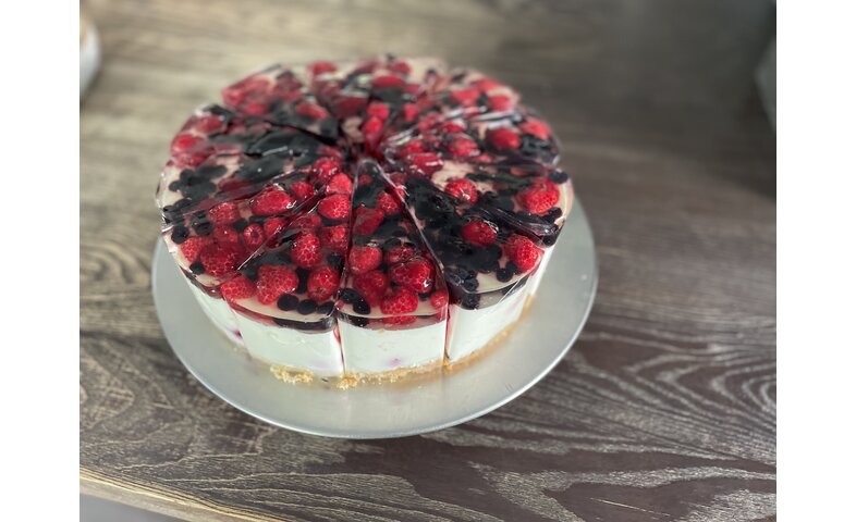 Jogurtový dort s ovocem