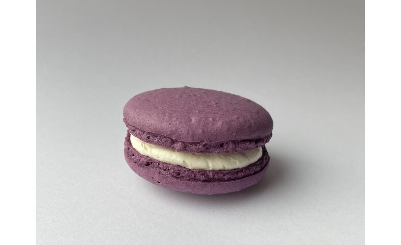 Passion fruit makronka