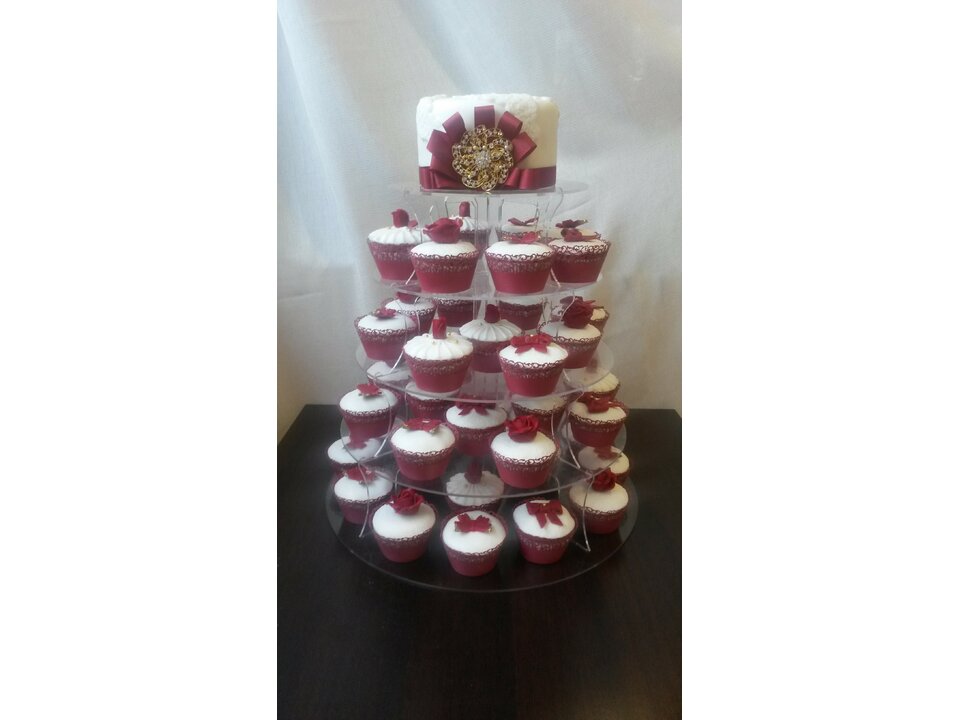 Svatební cupcakes s krémem - vínová