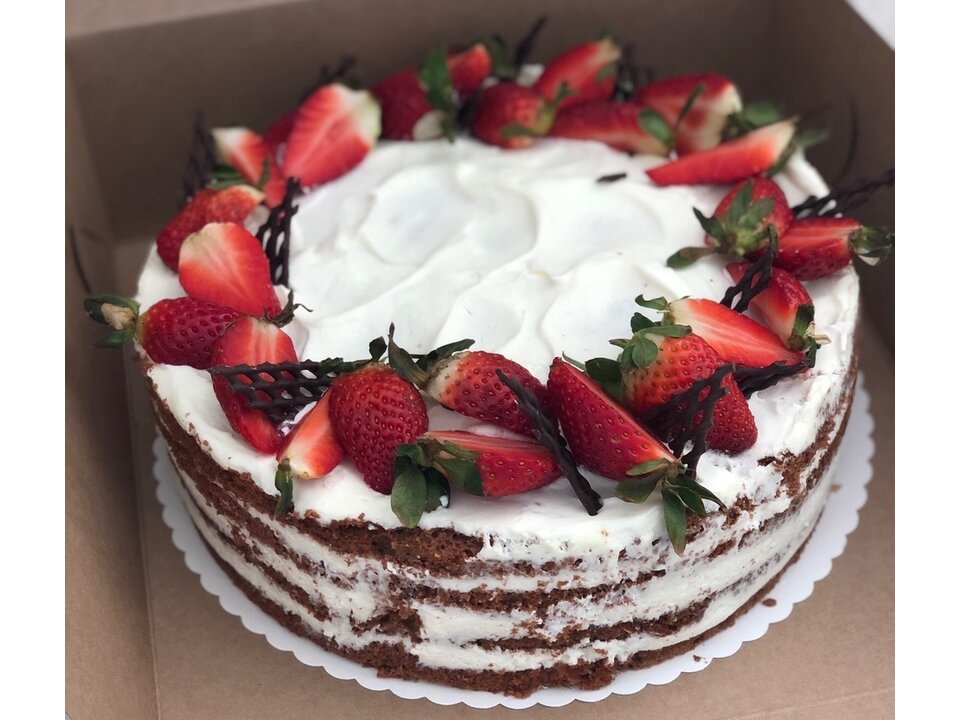 Naked cake - "nahý dort" s jahodami