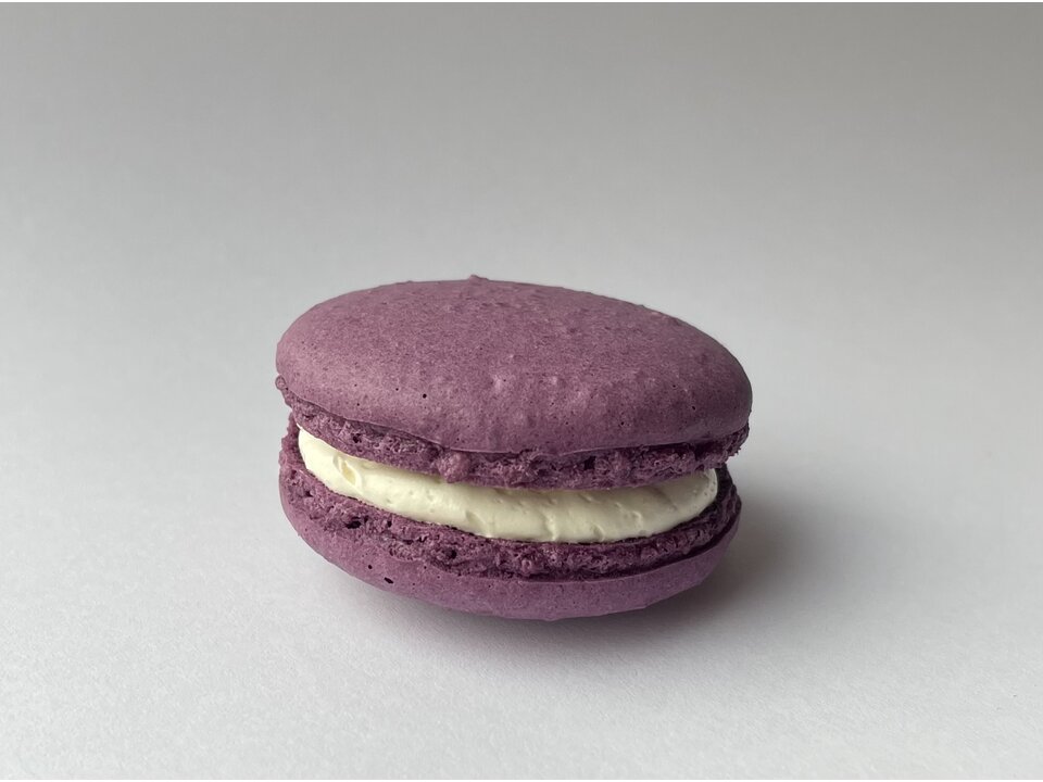 Passion fruit makronka