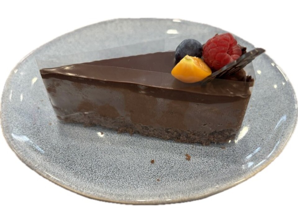 Čokoládový cheesecake s ovocem